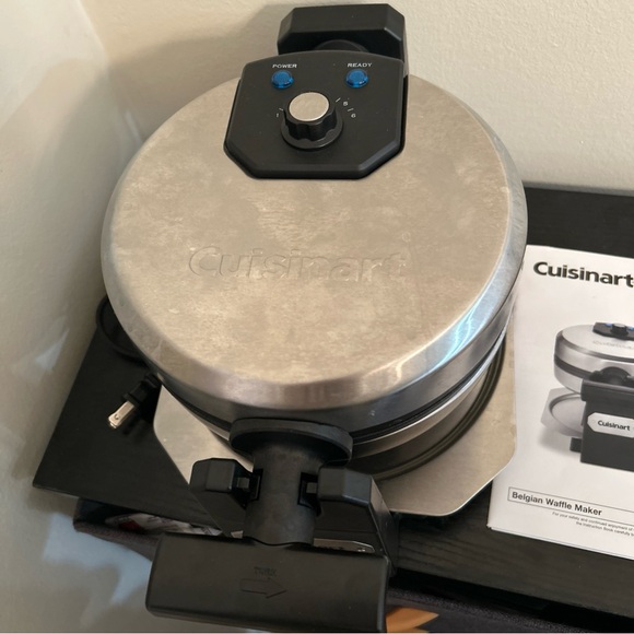 Cuisinart WAF-F10 Belgian Waffle Maker Rotating Round Flip Control - Picture 2 of 7